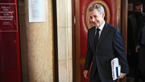 Wegen des Alters: Sarkozy darf Fußfessel ablegen