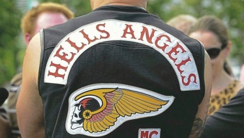 Hells-Angels-Hüne versetzt Mitinsassen in Angst