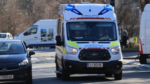Fußgänger (65) auf Schutzweg angefahren: verletzt