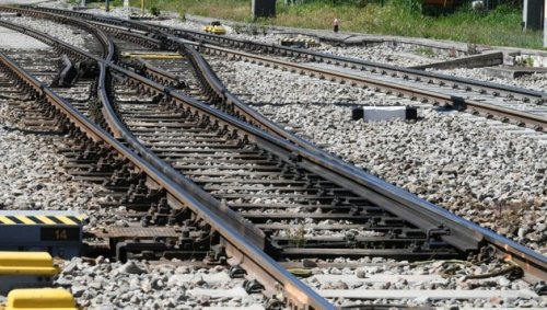 NÖ: 18-Jähriger wird von Zug erfasst und getötet