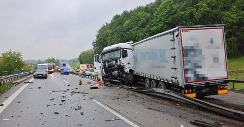 Deutscher (70) bei Lkw-Crash auf Autobahn getötet