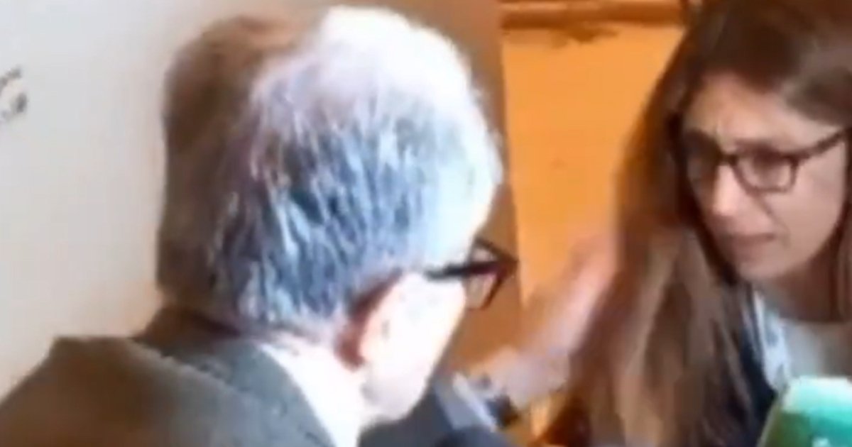 Ex-Kommissionspräsident zupft Frau an Haaren