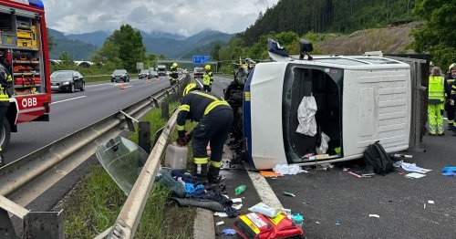Lenker (55) nach Unfall auf A9 im Auto eingeklemmt