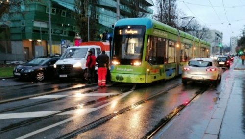 Grazer Straßenbahn kollidierte mit Baufahrzeug