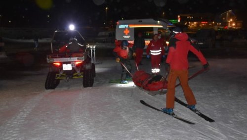 Angetrunkener Skifahrer bei Sturz am Kopf verletzt