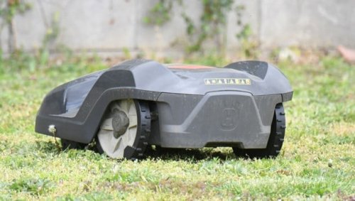 Mähroboter verletzte drei Monate altes Kind