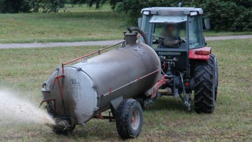 Bauer im Zillertal mit Traktor 10 Meter abgestürzt