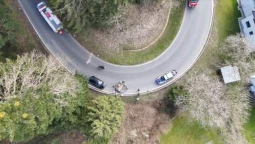 Motorradfahrer (26) krachte in Kurve gegen Pkw