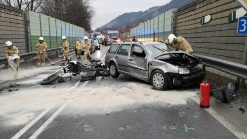 Steiermark: 18-Jähriger kollidierte mit 3 Lenkern