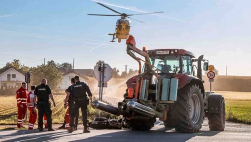 Motorradfahrer krachte ungebremst gegen Traktor