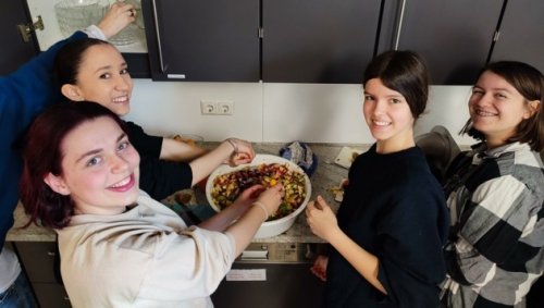 Schüler laden Obdachlose zum gemeinsamen Essen