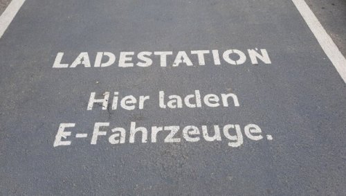 Salzburg baut acht öffentliche E-Ladestationen