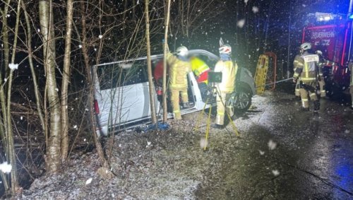 Betrunkener Lenker landet im Schneetreiben in Bach