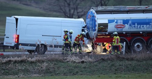 19-Jähriger kracht ungebremst in Milchtransporter