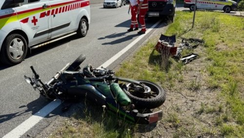 Moped und Auto kollidierten: Jugendliche verletzt