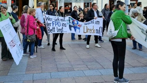 „Nazis raus!“: Buhrufe für Schwarz-Blau bei Demo