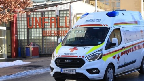 Tirolerin (52) bei Sturz von Sitz in Bus verletzt