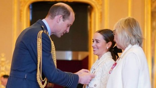 Prinz William ernannte Emilia Clarke zum „MBE“