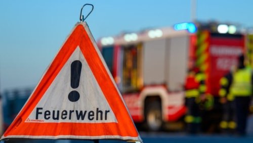 Als Senior aufwachte, steckte er mit Auto fest