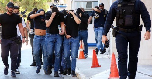 Hooligans schleusten als Schlepper Hunderte Syrer