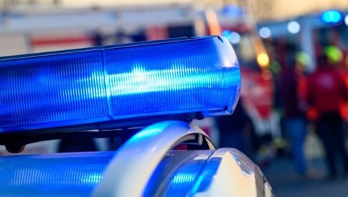 Biker bei Unfall in Kreisverkehr schwer verletzt