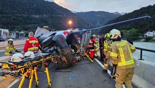 Eisenstange bohrte sich durch Auto von Alkolenker