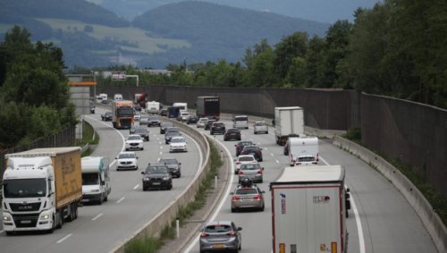 Vor Tunnelbaustelle krachten Fahrzeuge ineinander