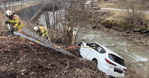 Senior (84) landete mit dem Auto in Leoganger Ache