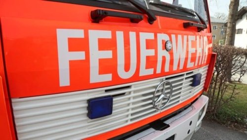 Brand auf Balkon: Zwei Verletzte, Haus evakuiert