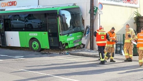 Busunfall in Graz: Fußgänger wurde eingeklemmt