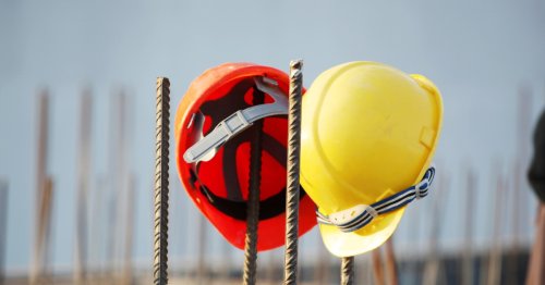 Opa half Enkel auf Baustelle und stürzte in Tod