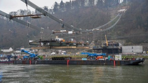 350-Tonnen-Teil für Linzer „Golden Gate“ montiert