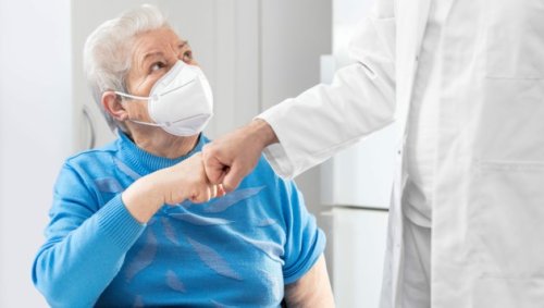 Ärzte können weiter auf Masken in Praxen bestehen!