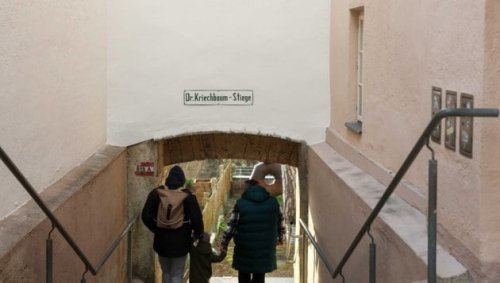Frauen statt Nazis als Straßenpatrone in Braunau