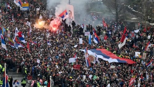 Massenproteste toben in Serbien, Vucic lenkt ein