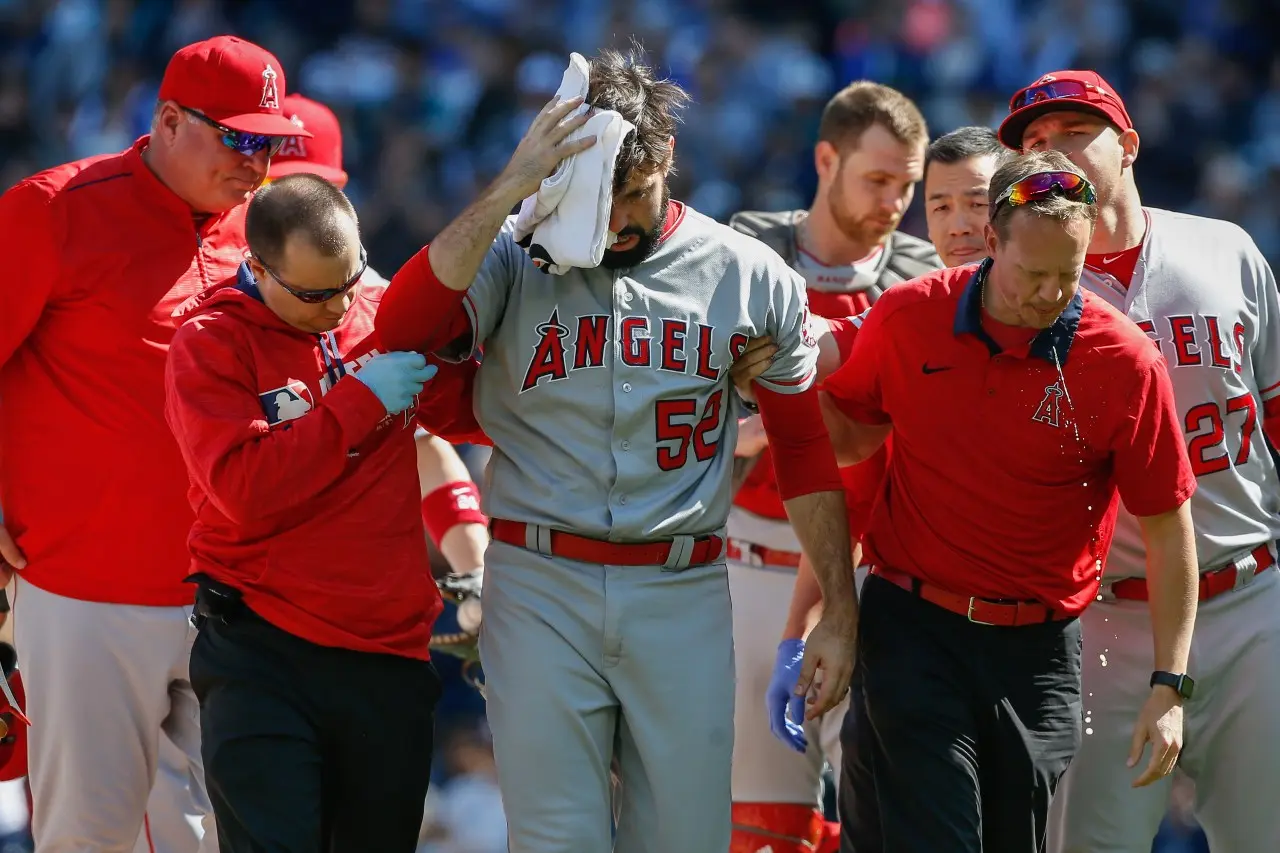 Chris Bassitt line drive, head injury: Star fractures cheekbone