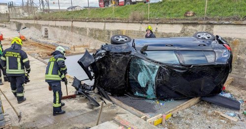 Neusiedl am See: Auto landete bei Unfall neben Umspannwerk