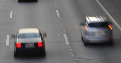 Wiener raste mit 212 km/h über A2 bei Baden: Auto beschlagnahmt