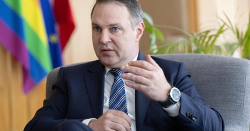 Medienminister Babler kritisiert ATV scharf: Debatte um "Geschäft mit der Liebe"