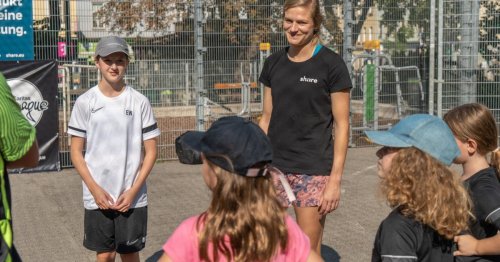 Mehr Mädchen in die Wiener Fußballkäfige: Carina Wenninger hilft dabei