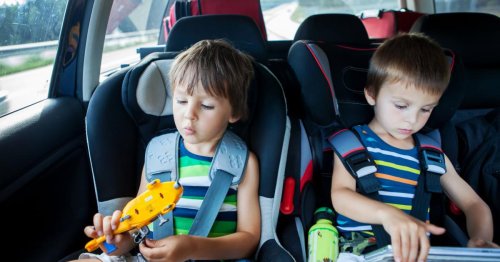 Wie man Kinder auf langen Autofahrten bei Laune hält