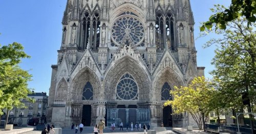 Wieso in der Kathedrale von Reims alle aus dem Fenster starren