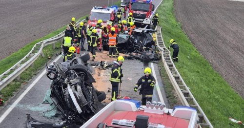 Unfall auf Brücke im Wiener Umland: Frontalcrash fordert Schwerverletzte