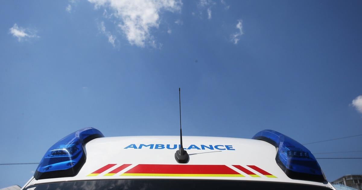 Autofahrer dreht sich zu Baby um und kracht gegen bremsenden Pkw