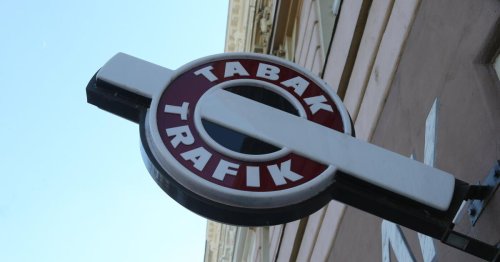 Räuber überfiel Wiener Trafik und schlug junger Frau ins Gesicht