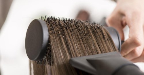 Haarprodukte und Föhn-Hitze: Forschende warnen vor gefährlichen Dämpfen
