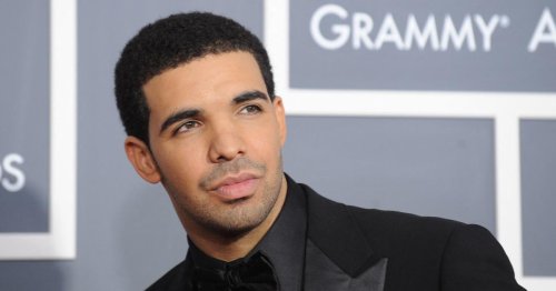 Drake macht sich über Vaters riesiges Tattoo lustig - das Motiv ist sein Gesicht
