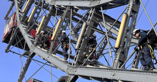 Feuerwehr-Einsatz auf dem Riesenrad: Training in luftiger Höhe