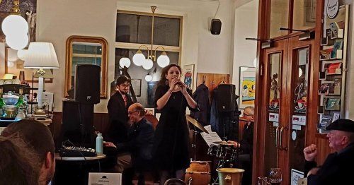 Wie das Wiener Café Volkstheater mit Jazz in die Woche startet