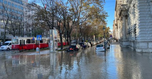 Teil des Rings steht unter Wasser: Feuerwehr im Einsatz